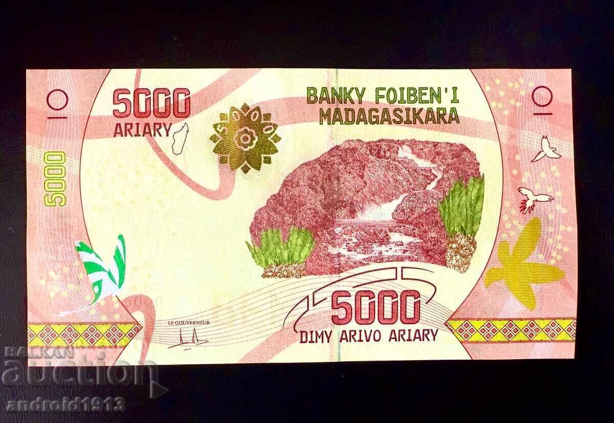 MADAGASCAR - TOP PRICE!! 5000 ARIARY 2017, UNC with price 9.98 BGN | € 5.10