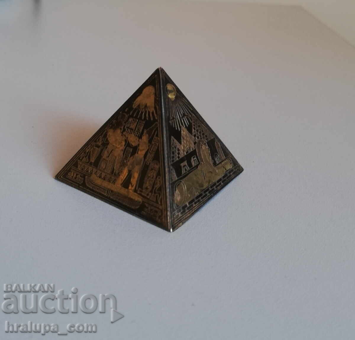 Αιγυπτιακή πυραμίδα φιγούρα με τιμή 10.00 BGN | € 5.11 Αιγυπτιακή πυραμίδα φιγούρα με τιμή 10.00 BGN | € 5.11