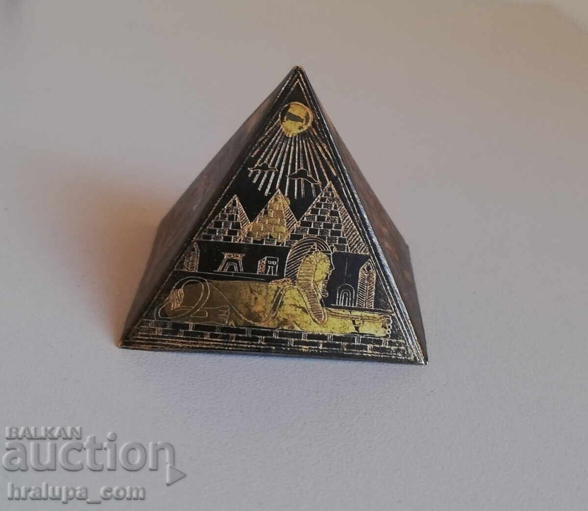 Δημοπρασία Αιγυπτιακή πυραμίδα φιγούρα Δημοπρασία Αιγυπτιακή πυραμίδα φιγούρα