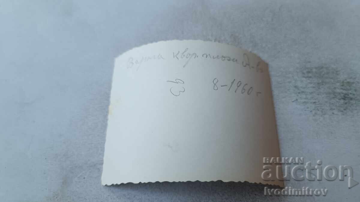 Fotografie Varna Aksakovo Doi tineri pe platformă în mare cu preț 1.65 BGN | € 0.84 Fotografie Varna Aksakovo Doi tineri pe platformă în mare cu preț 1.65 BGN | € 0.84