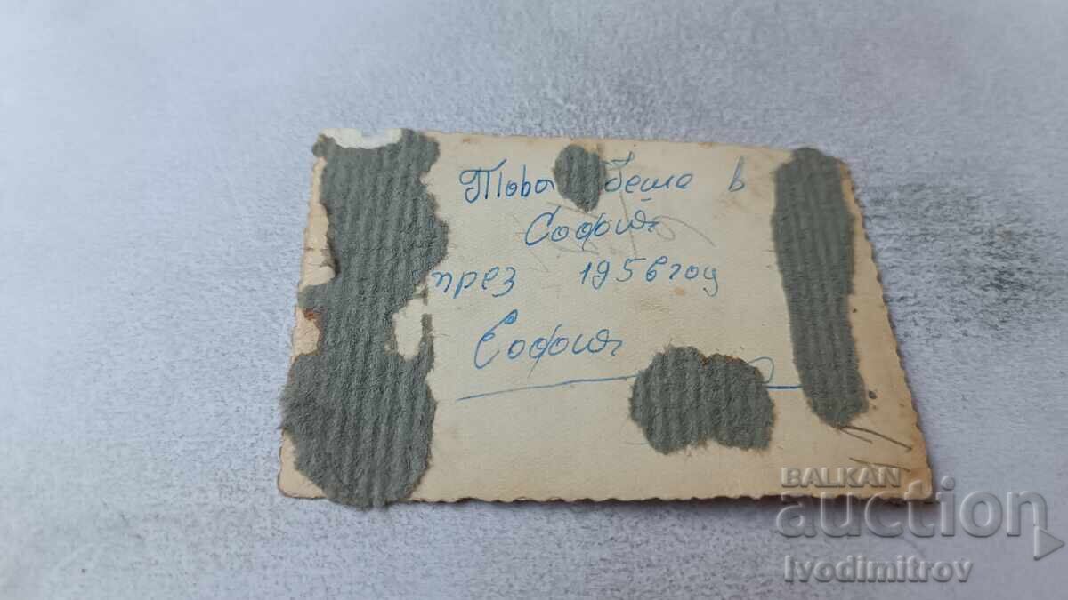 Snimka Sofiya Mŭzh γυναίκα και τρία κορίτσια σε βόλτα 1956 με τιμή 2.35 BGN | € 1.20 Snimka Sofiya Mŭzh γυναίκα και τρία κορίτσια σε βόλτα 1956 με τιμή 2.35 BGN | € 1.20