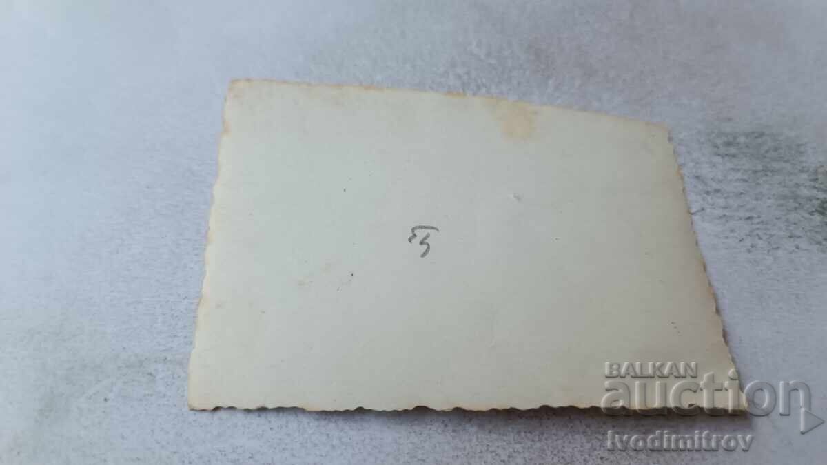 Φωτογραφία Σόφιας, γυναίκα με μικρό αγόρι στο δρόμο το χειμώνα με τιμή 1.85 BGN | € 0.95 Φωτογραφία Σόφιας, γυναίκα με μικρό αγόρι στο δρόμο το χειμώνα με τιμή 1.85 BGN | € 0.95