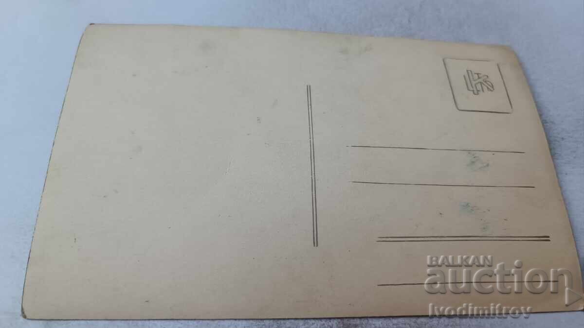 Φωτογραφία Άνδρες γυναίκες και κορίτσι στο μπαλκόνι μονοκατοικίας με τιμή 4.45 BGN | € 2.28