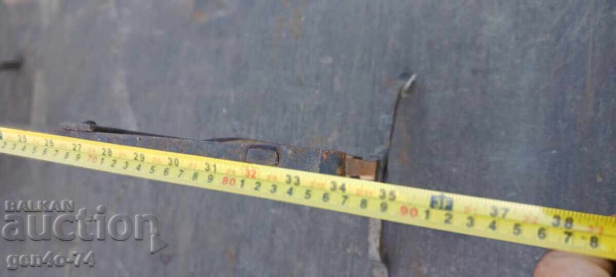 Auction Old wrought iron bed, nar (likely referring to a specific style or feature, possibly a headboard style) Auction Old wrought iron bed, nar (likely referring to a specific style or feature, possibly a headboard style)