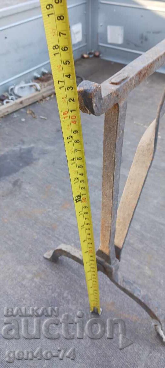 Old wrought iron bed, nar (likely referring to a specific style or feature, possibly a headboard style) - 5 Old wrought iron bed, nar (likely referring to a specific style or feature, possibly a headboard style) - 5