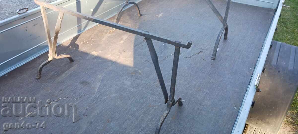 Old wrought iron bed, nar (likely referring to a specific style or feature, possibly a headboard style) Old wrought iron bed, nar (likely referring to a specific style or feature, possibly a headboard style)