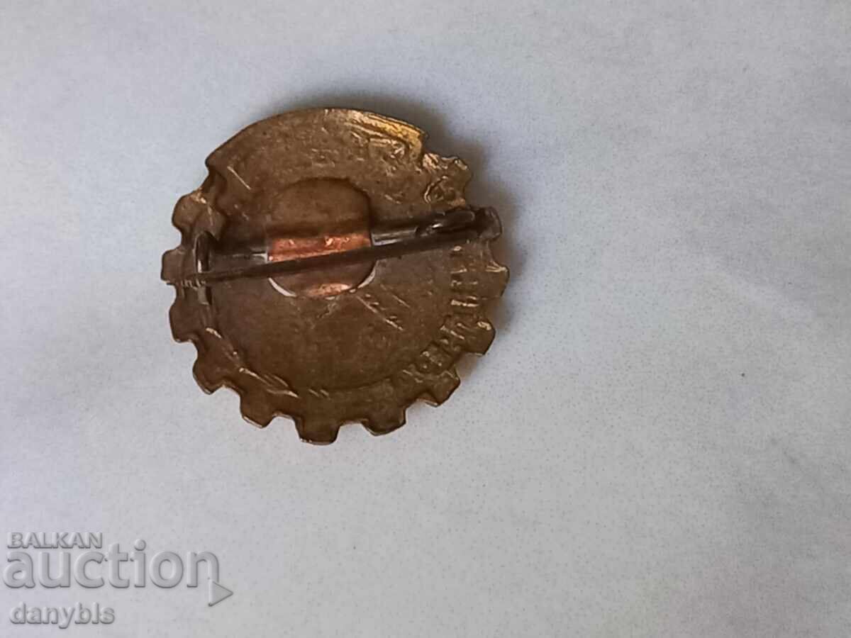 Футболна значка - Авангард СССР - емайл с цена 10.00 лв. | € 5.11 Футболна значка - Авангард СССР - емайл с цена 10.00 лв. | € 5.11