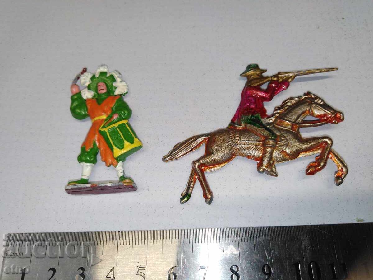 JUCĂRII SOCIALE - soldați de plumb