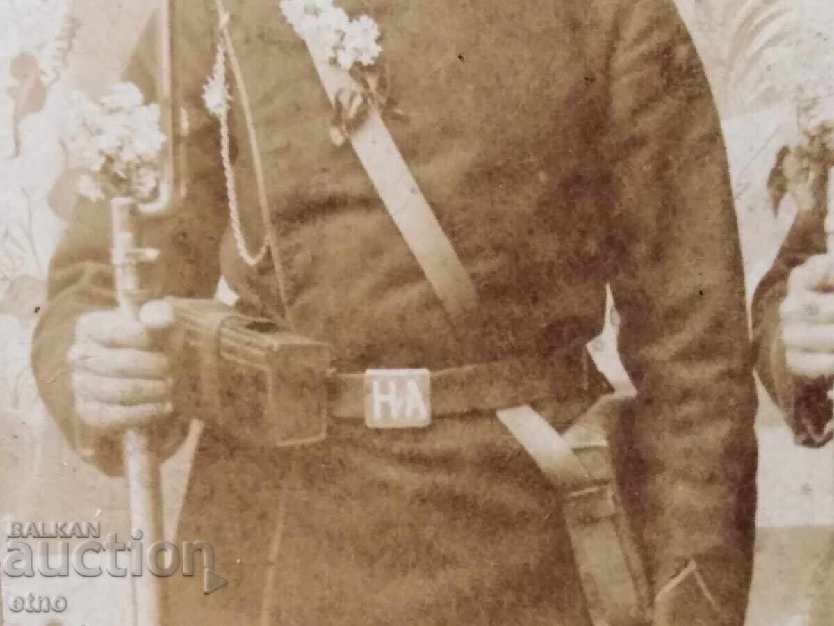 Livrarea FOTOGRAFIE VECHE REGALĂ - CARTON - MILITARI, PUȘCĂ - BERDANĂ, BAIONETĂ Livrarea FOTOGRAFIE VECHE REGALĂ - CARTON - MILITARI, PUȘCĂ - BERDANĂ, BAIONETĂ