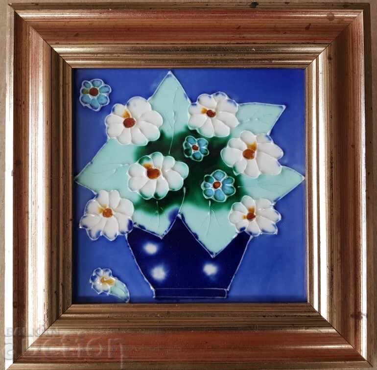 Όμορφη ζωγραφιά με λουλούδια ζωγραφισμένα στο χέρι κεραμικά και σμάλτο