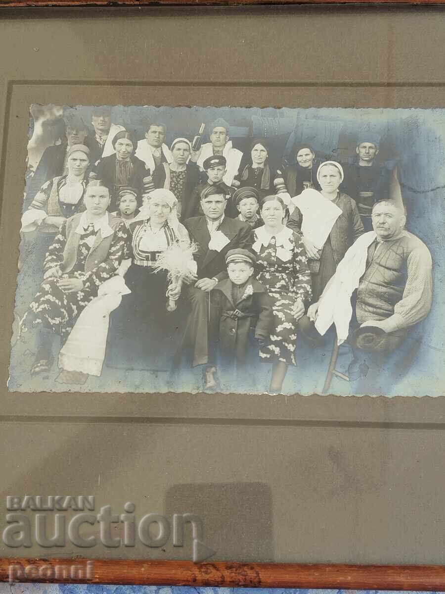 Fotografie veche - Nuntă, costum popular din Kjustendil cu preț 39.00 BGN | € 19.94