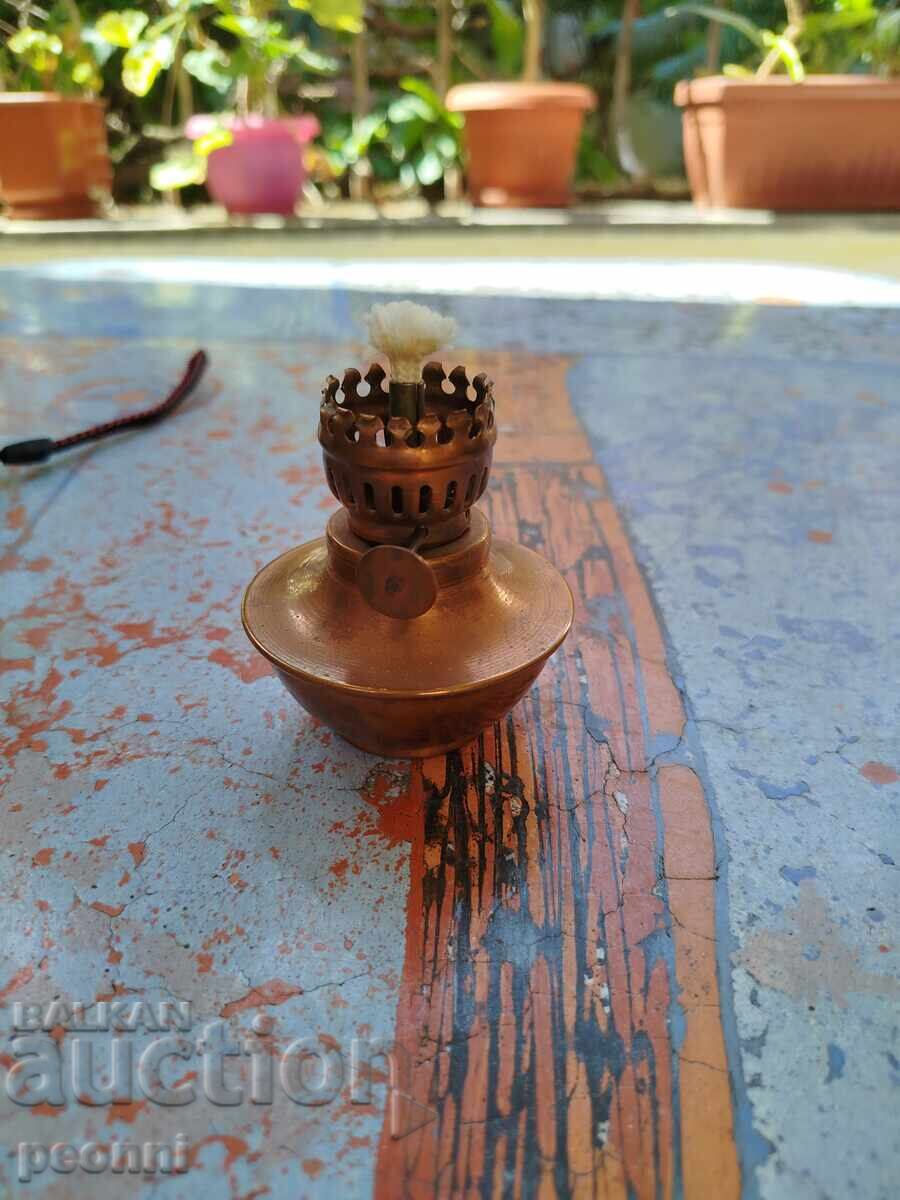 Copper gas lamp with price 10.00 BGN | € 5.11 Copper gas lamp with price 10.00 BGN | € 5.11