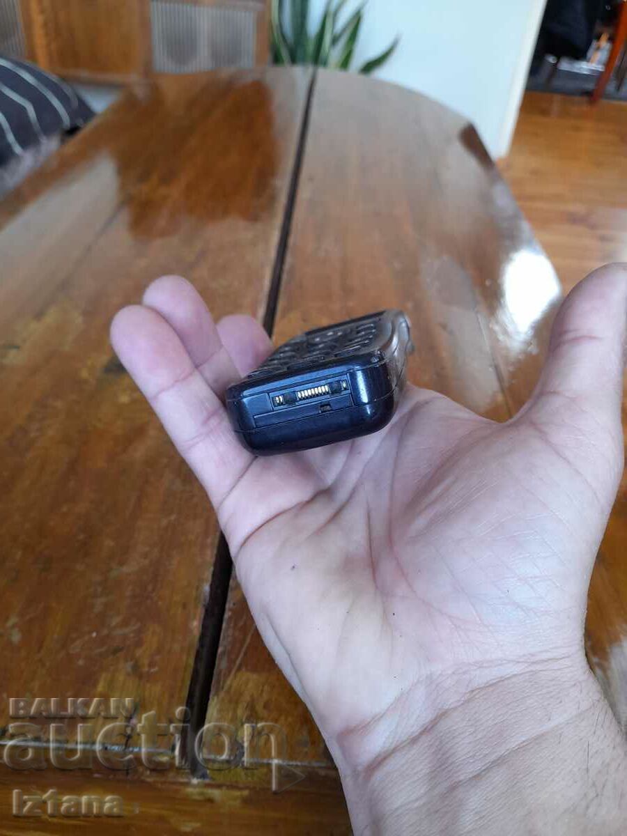 Auction  Old Philips GSM phone