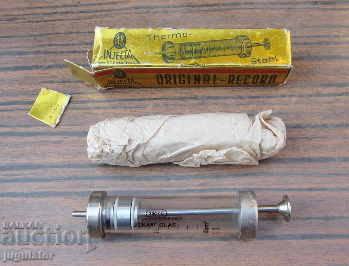 Seringă de sticlă germană, două seringi, nefolosite Seringă de sticlă germană, două seringi, nefolosite