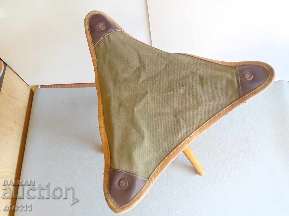 SCAUN OFIȚER VECHI MILITAR - WW1 .WW2 cu preț 100.00 BGN | € 51.13 SCAUN OFIȚER VECHI MILITAR - WW1 .WW2 cu preț 100.00 BGN | € 51.13