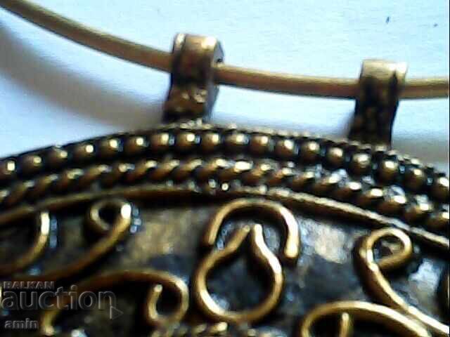 Доставка на старо красиво позлатано колие сес корал Доставка на старо красиво позлатано колие сес корал