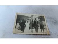 Photo Sofia A man and three women on a walk