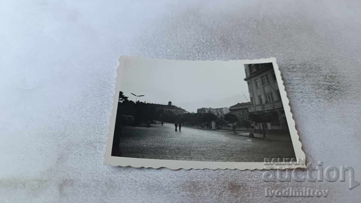 Fotografie Sofia Doi bărbați în piață Fotografie Sofia Doi bărbați în piață