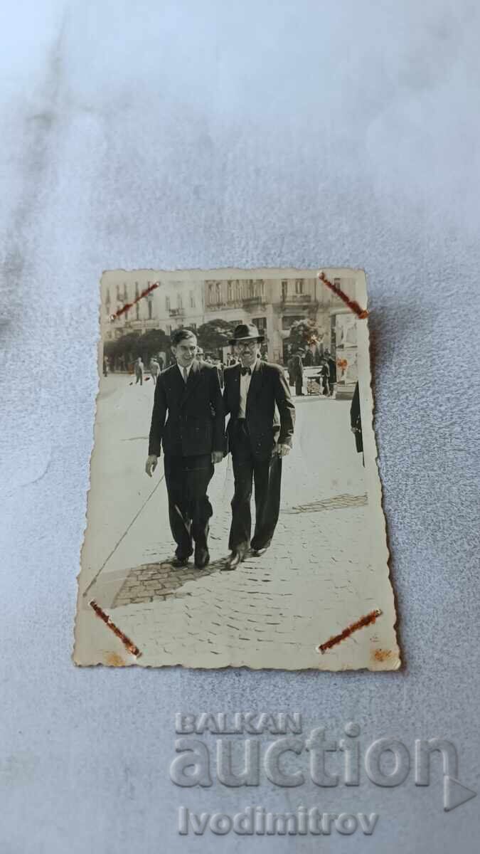 Foto Sofia Doi bărbați la plimbare