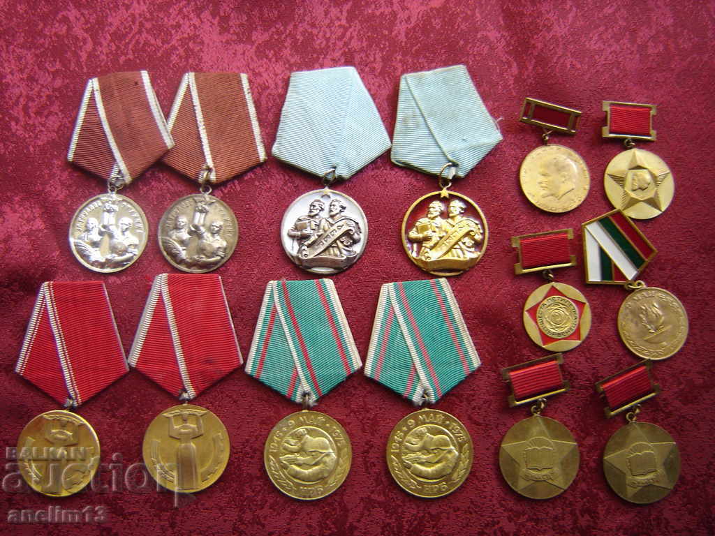 LOT DE ORDINE MEDALII cu preț 110.00 BGN | € 56.24