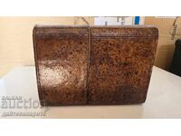 Cutie de binoclu probabil, poate și de la altceva