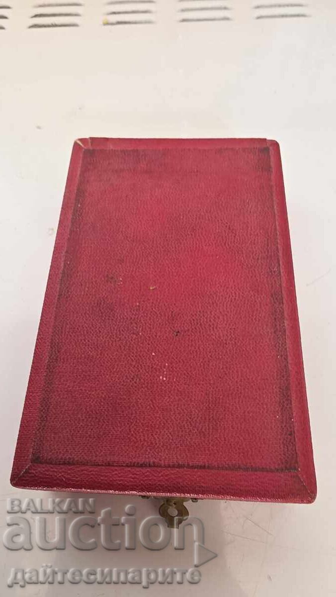 Аукцион Кутия от орден Аукцион Кутия от орден