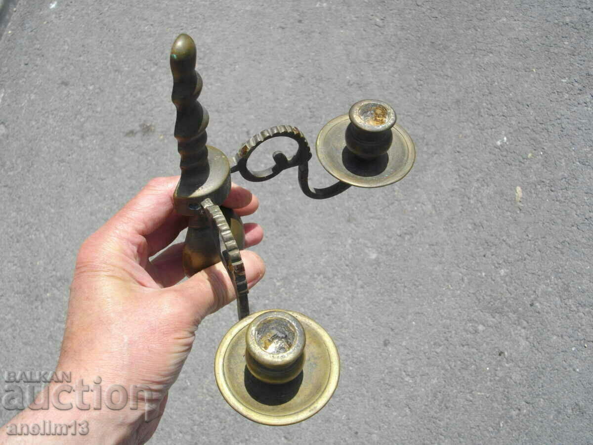 Licitație SFEMINAR VECHI DE BRONZ PENTRU APARAT DE PERETE