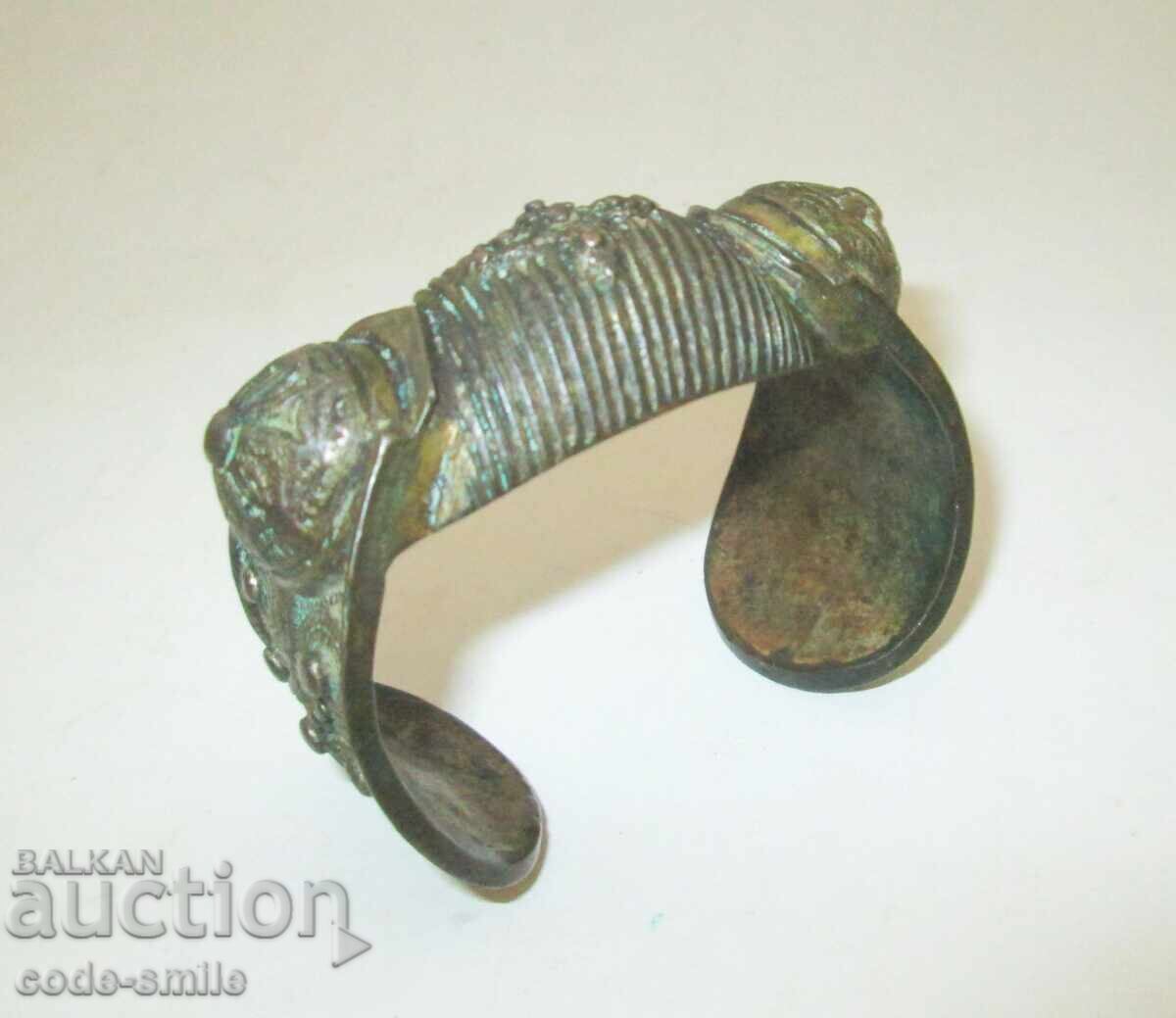 Интересна стара възрожденска гривна рогатка накит за носия