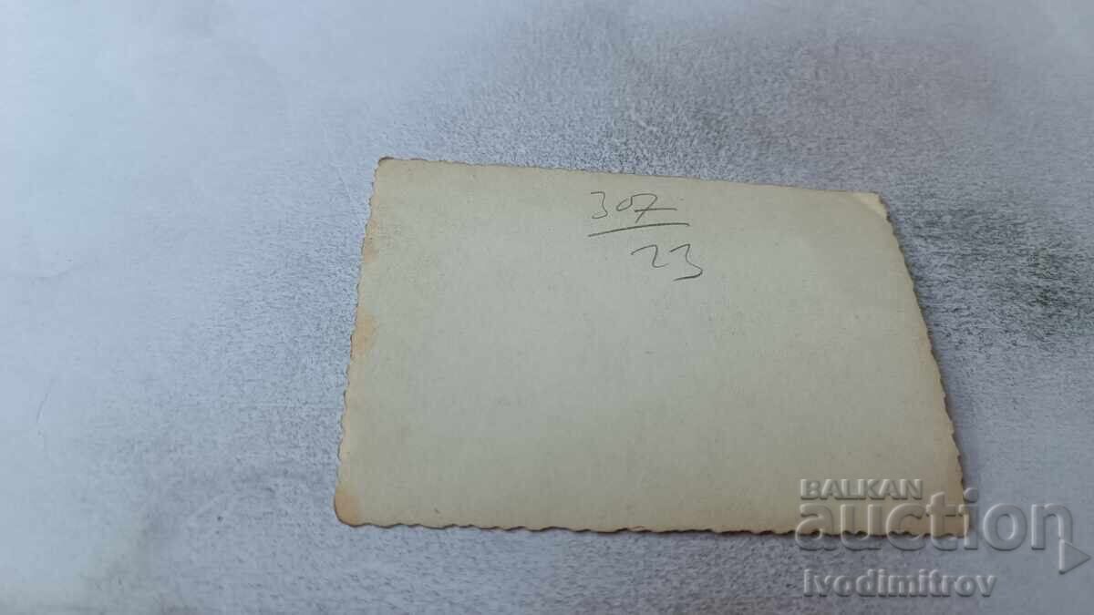 Fotografie cu cinci fete tinere în costume de baie retro, stând pe iarbă cu preț 1.85 BGN | € 0.95