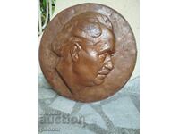 Τεράστιο ανάγλυφο του Γκεόργκι Ντιμιτρόφ