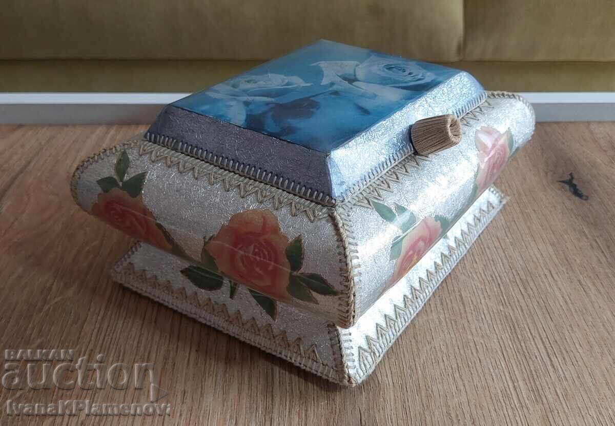 Auction  Retro box for connoisseurs