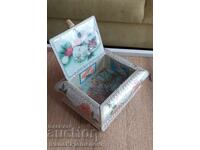 Кутийка ретро за ценители