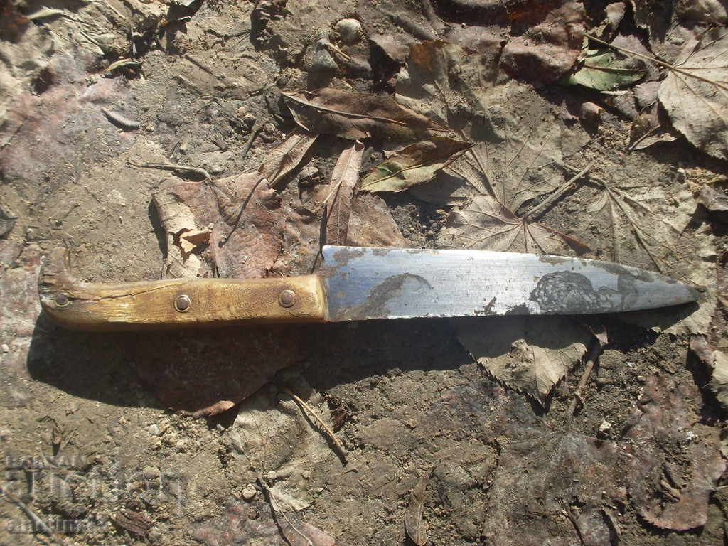 Delivery of OLD LARGE KNIFE CHIRIN BUFFALO HORN EAGLE HEAD Delivery of OLD LARGE KNIFE CHIRIN BUFFALO HORN EAGLE HEAD