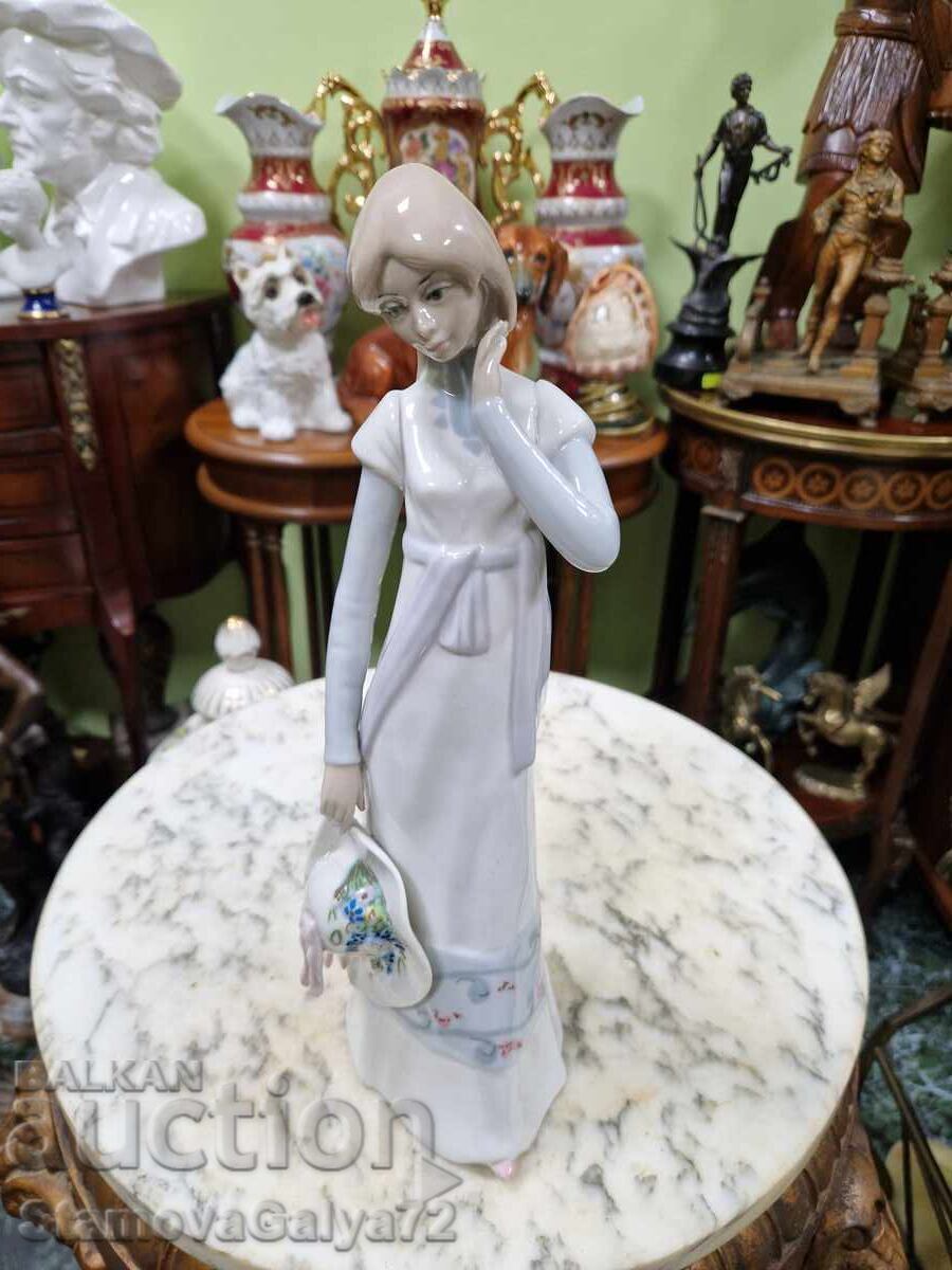 Figurină de porțelan antică superbă Casades cu preț € 50.62 | 99.00 BGN