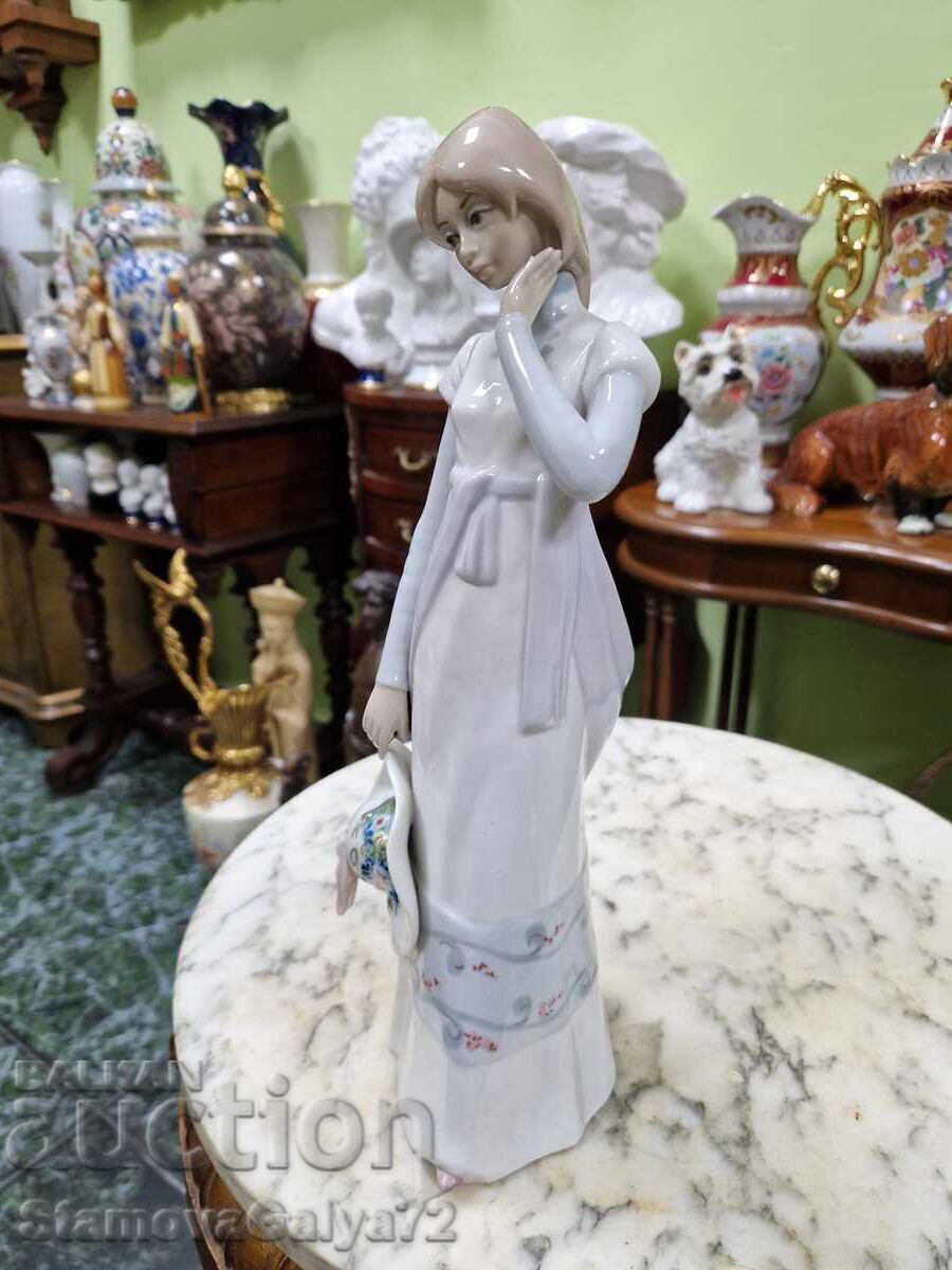 Доставка на Страхотна антикварна порцеланова фигура Casades