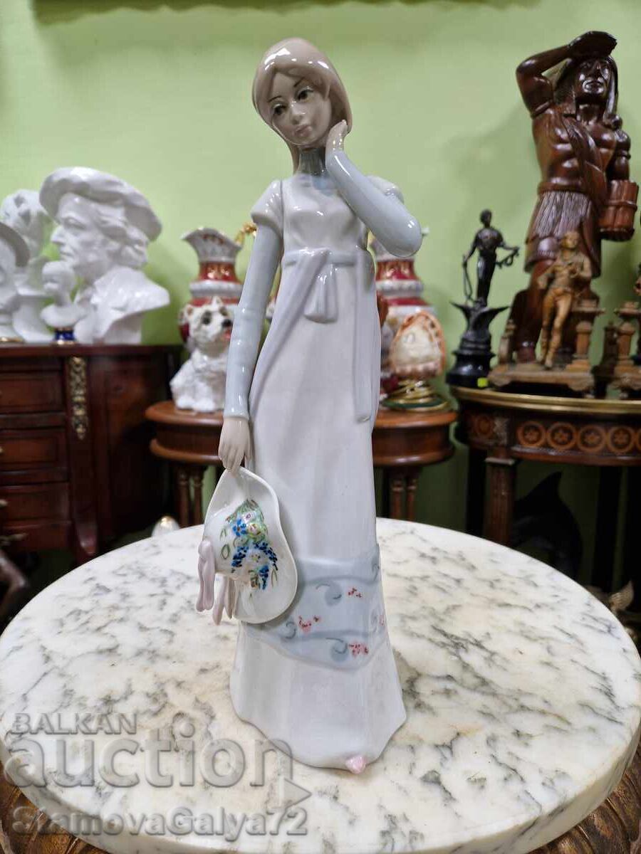 Figurină de porțelan antică superbă Casades Figurină de porțelan antică superbă Casades