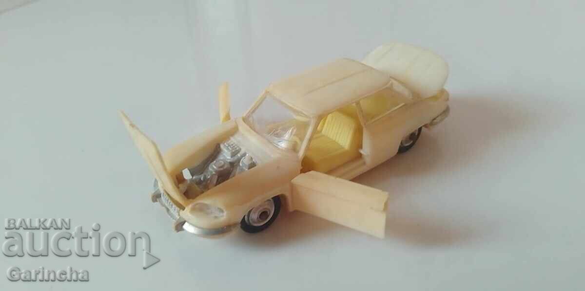 Jucărie veche Panhard URSS cu preț € 15.00 | 29.34 BGN