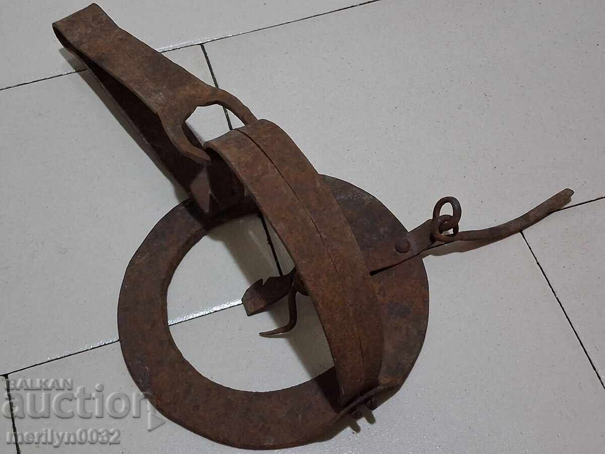 Δημοπρασία Σφυρήλατο σίδερο από σφυρήλατο ράμφος παγίδα στο χέρι Δημοπρασία Σφυρήλατο σίδερο από σφυρήλατο ράμφος παγίδα στο χέρι