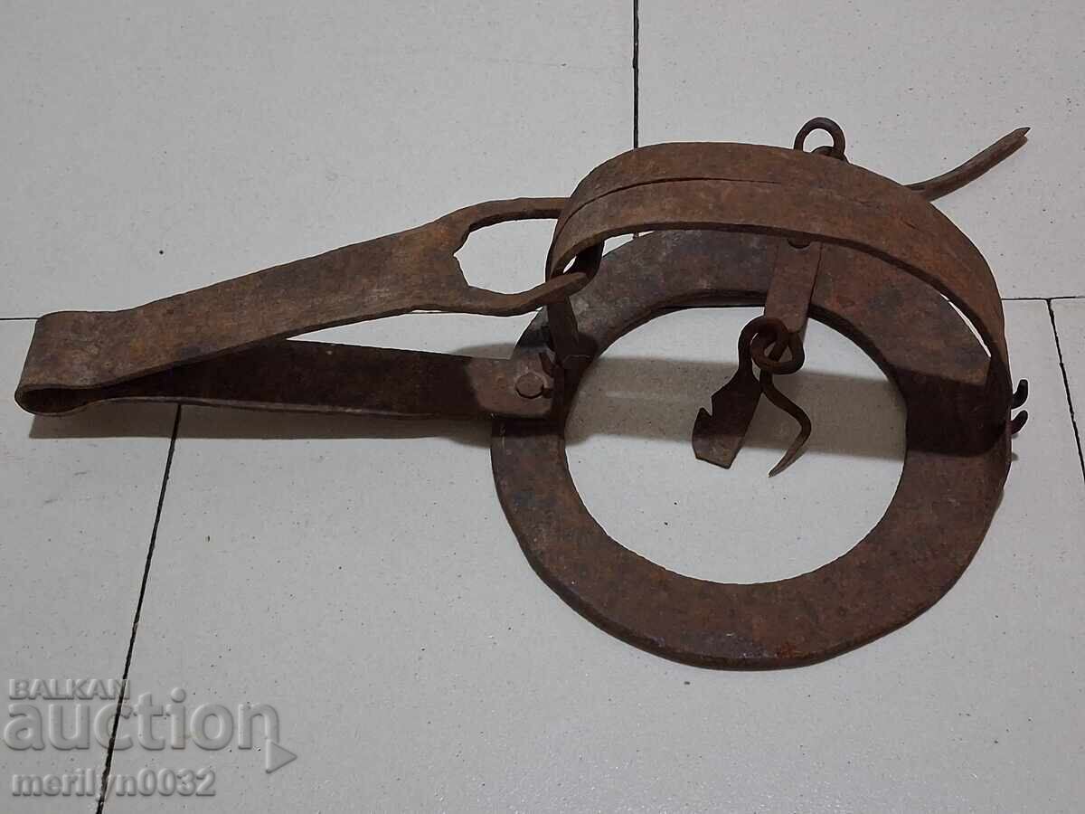 Σφυρήλατο σίδερο από σφυρήλατο ράμφος παγίδα στο χέρι Σφυρήλατο σίδερο από σφυρήλατο ράμφος παγίδα στο χέρι