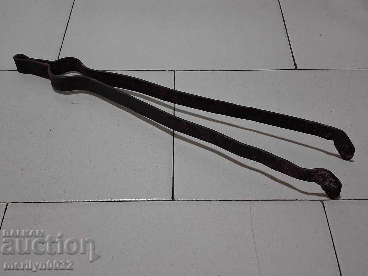 Παλιό ντιλάφι, λαβίδα, σφυρήλατο σίδερο για φούρνο με τιμή 30.00 BGN | € 15.34