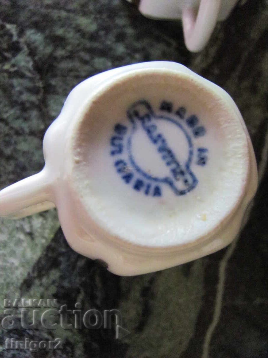 Δημοπρασία Παλιά πορσελάνινα φλιτζάνια με επιχρύσωση - Βουλγαρία, μαρκαρισμένα