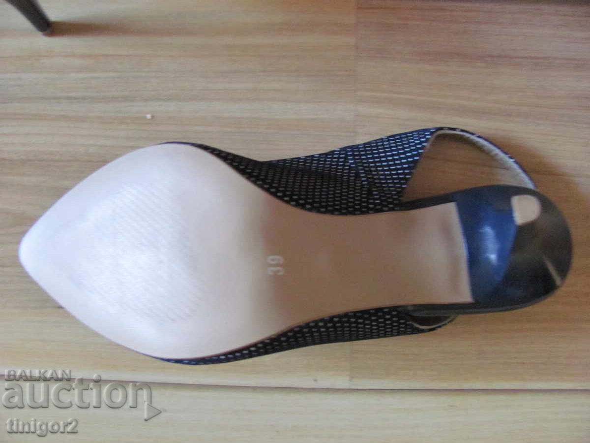 Livrarea Pantofi de damă cu toc Milady, număr 39, toc 7cm