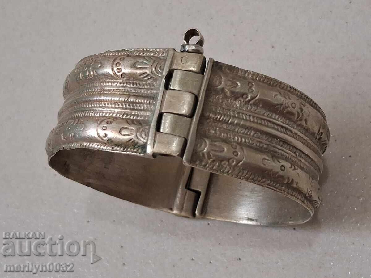 Възрожденска сребърна гривна с щифт сребро накит бижу носия с цена 155.00 лв. | € 79.25