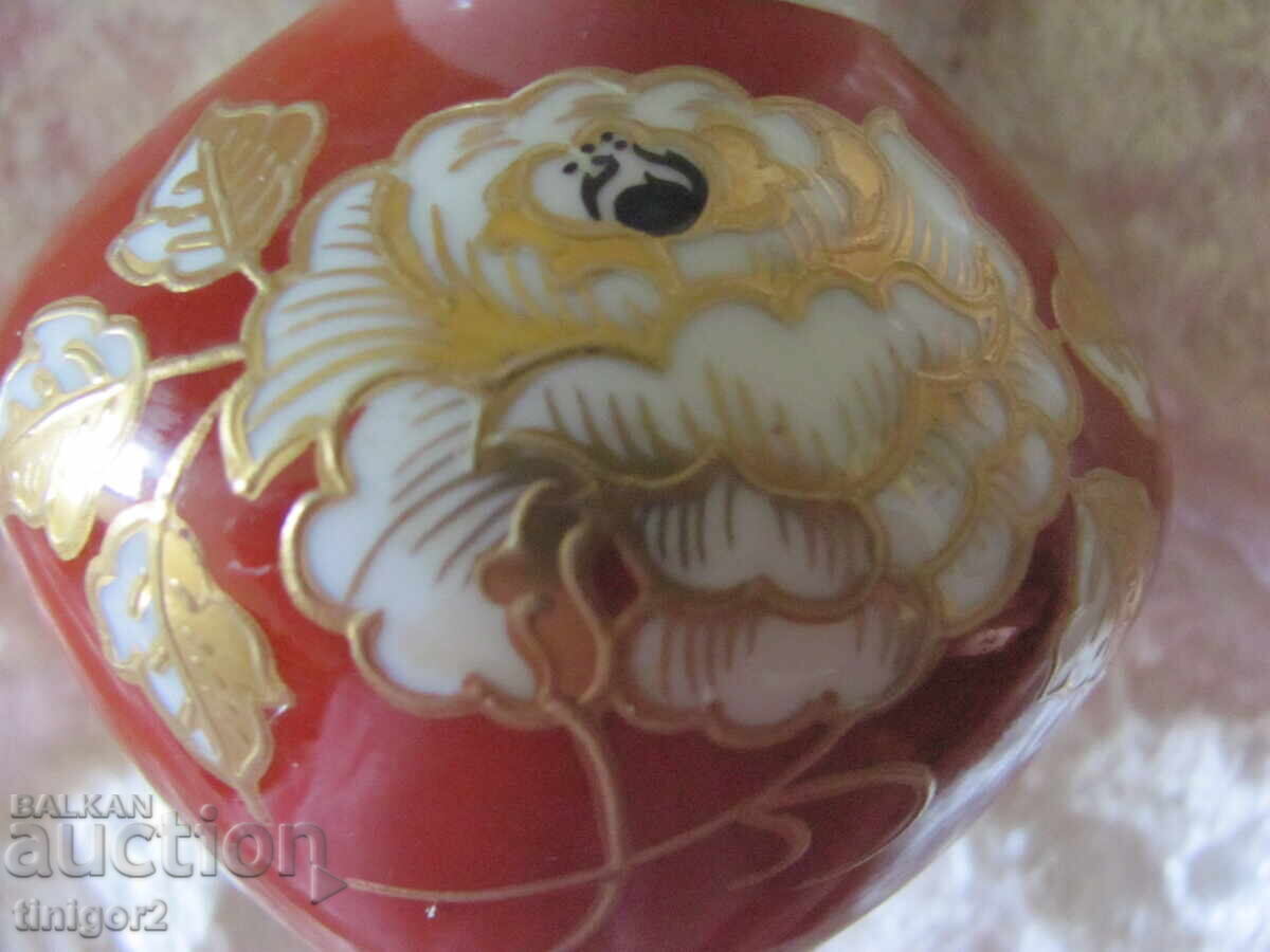 Порцеланова ваза, златен релеф, маркирана - 5