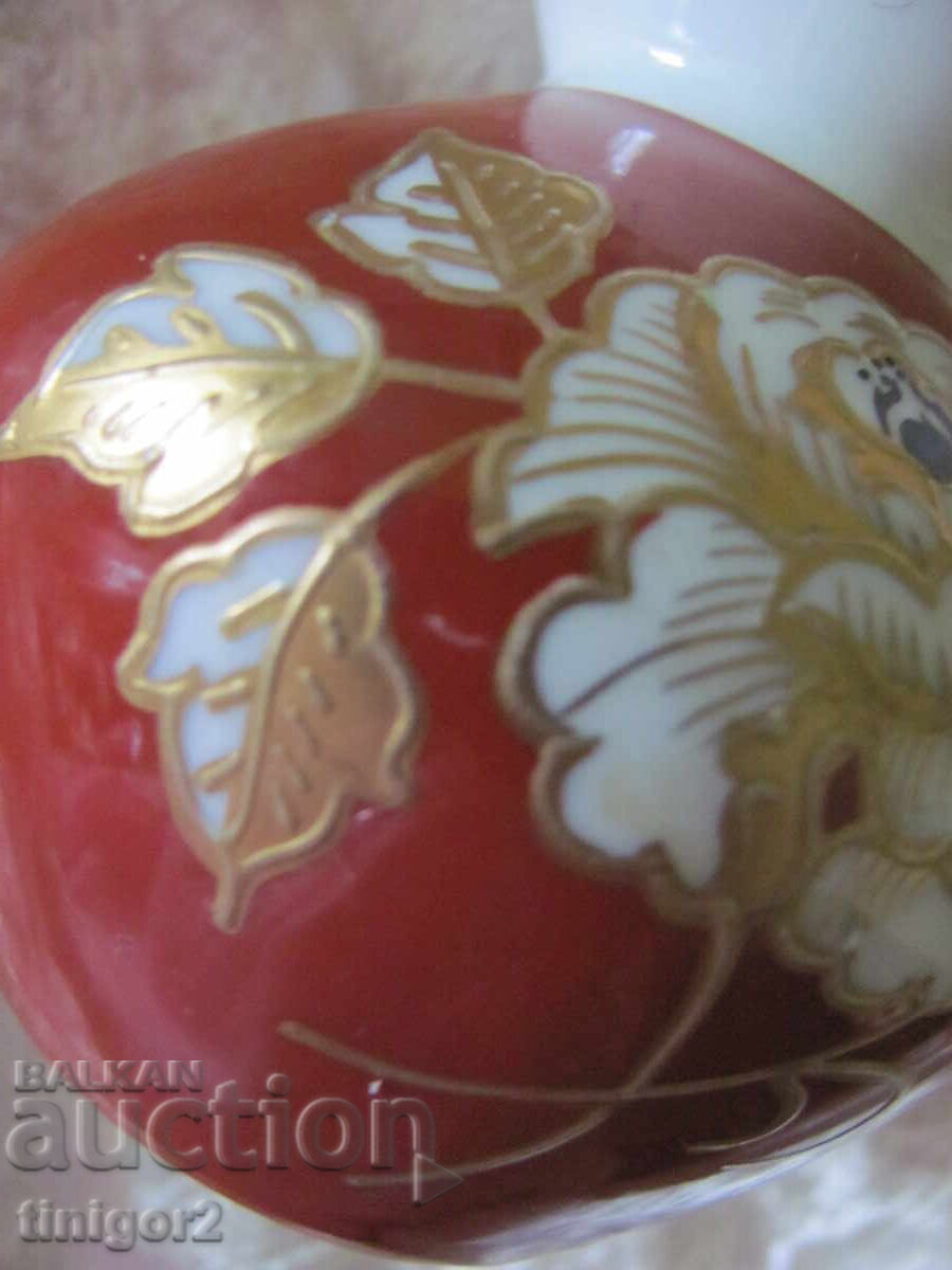 Порцеланова ваза, златен релеф, маркирана - 6