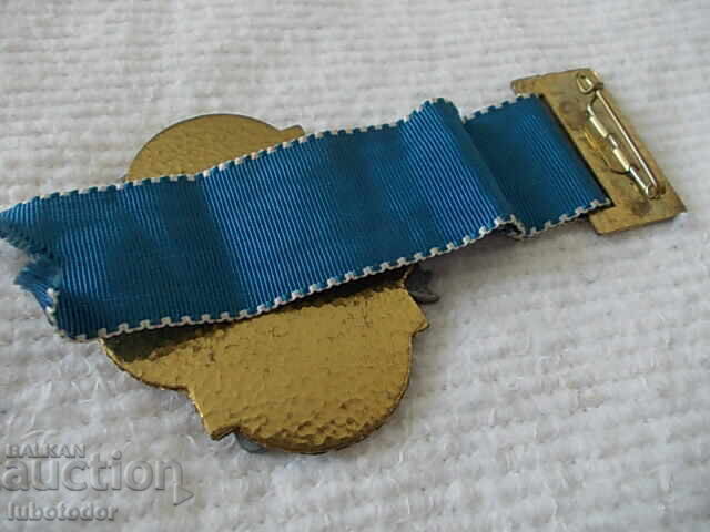 Delivery of WANDERUNG 1980 Breast Badge