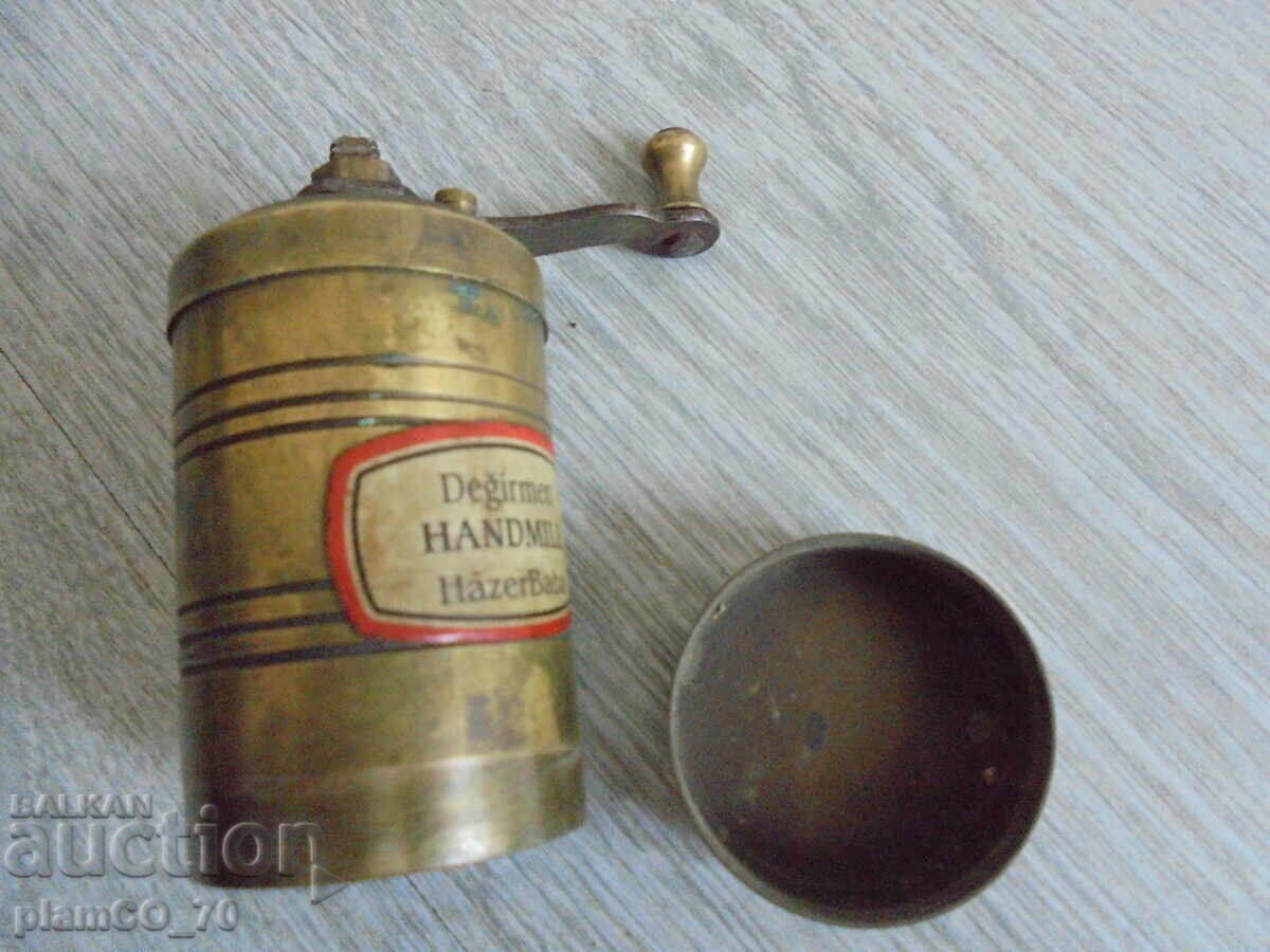 №*8157 παλιά χειροκίνητη μηχανή άλεσης από ορείχαλκο – HazerBaba με τιμή 25.00 BGN | € 12.78 №*8157 παλιά χειροκίνητη μηχανή άλεσης από ορείχαλκο – HazerBaba με τιμή 25.00 BGN | € 12.78