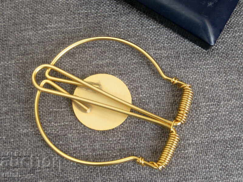 Луксозна щипка с кралски флагове позлатена с цена 25.00 лв. | € 12.78 Луксозна щипка с кралски флагове позлатена с цена 25.00 лв. | € 12.78