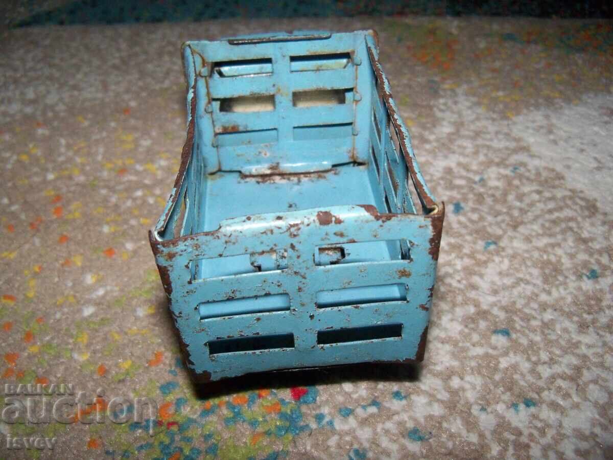 Доставка на Ламаринено камионче, соц играчка произвездено в България