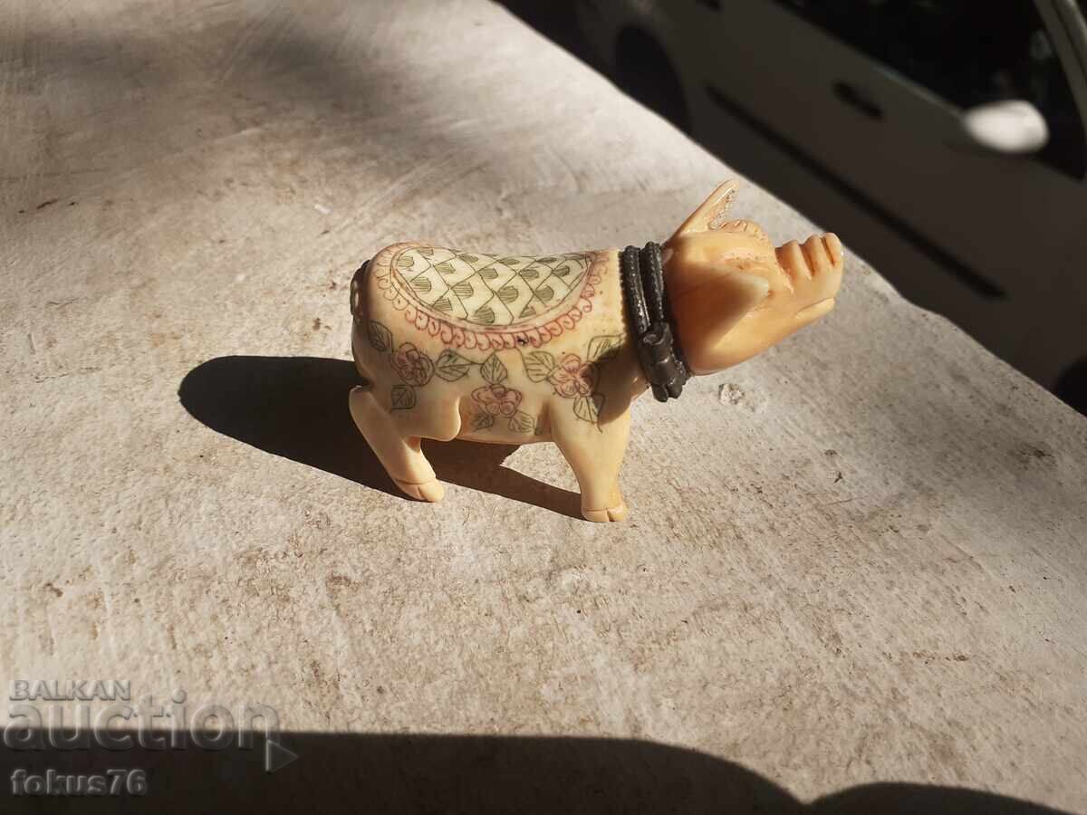 Licitație Cutie veche pentru priză de tabac porcușor fildeș